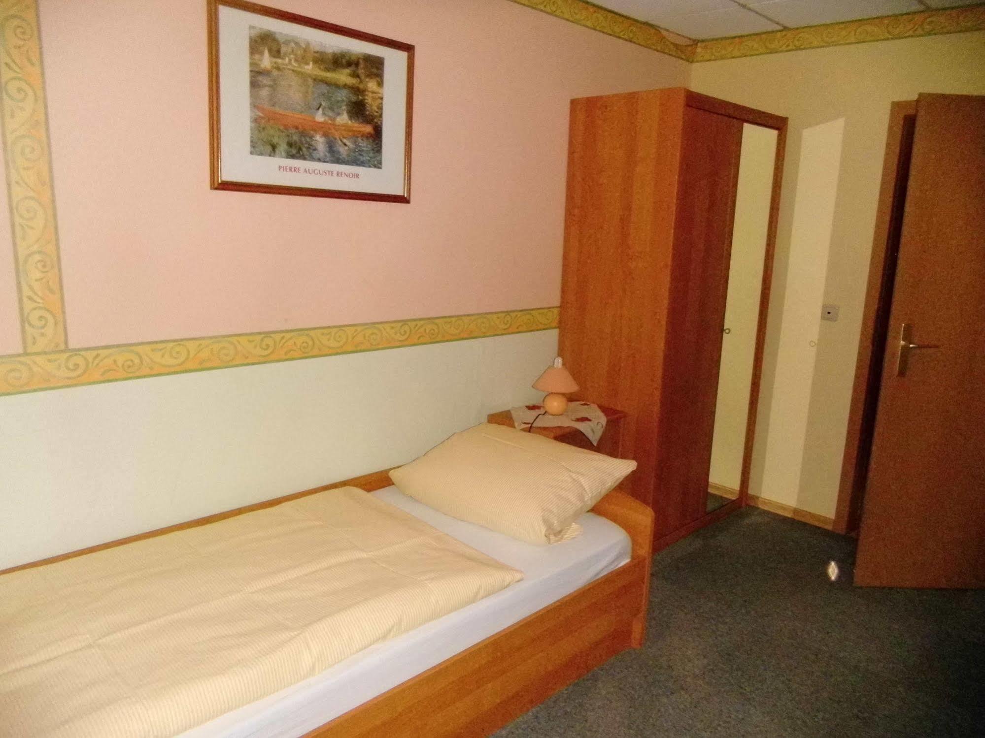 Hotel-Garni "Hof Von Hannover" Wittmund Extérieur photo