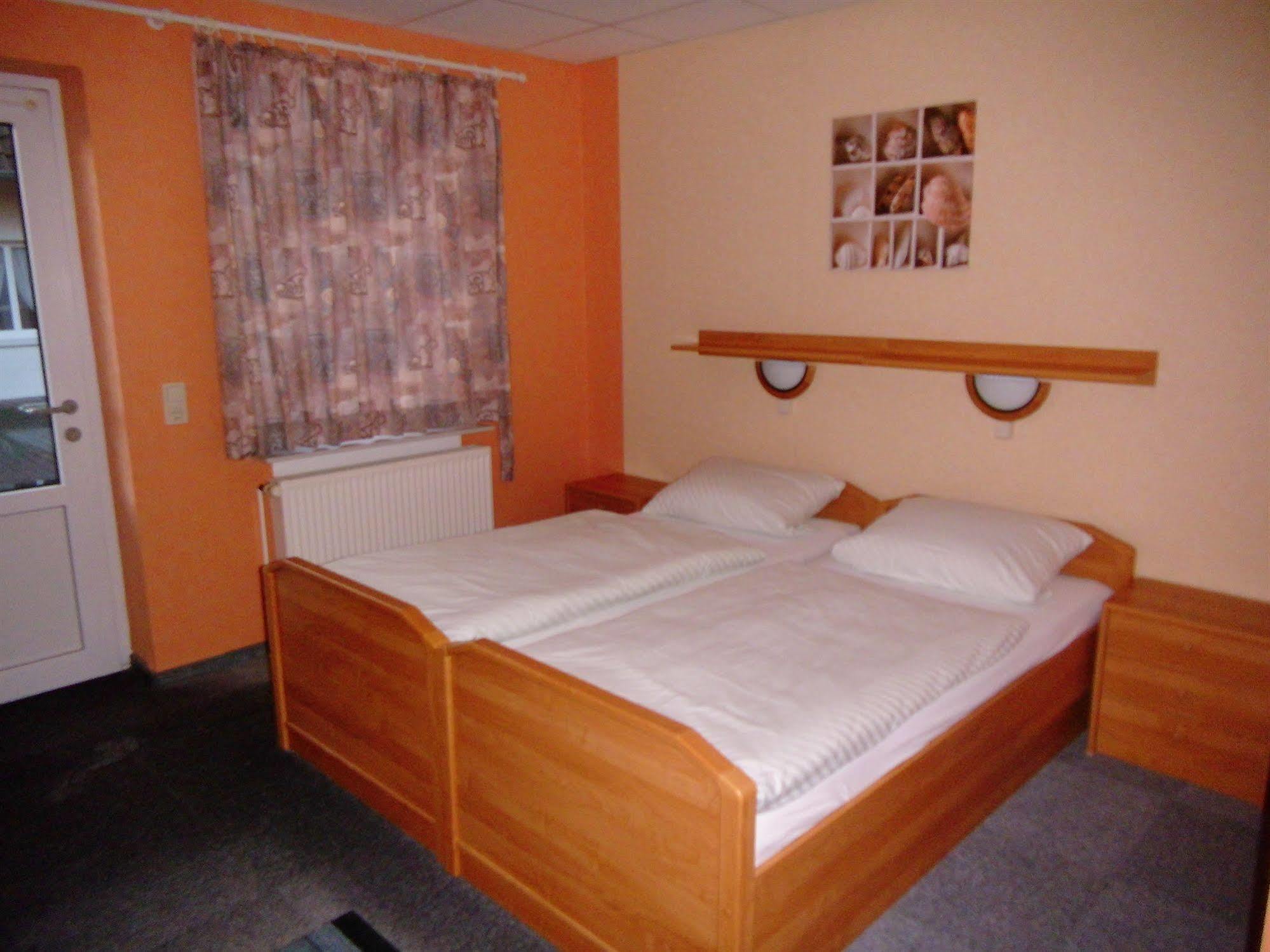 Hotel-Garni "Hof Von Hannover" Wittmund Extérieur photo